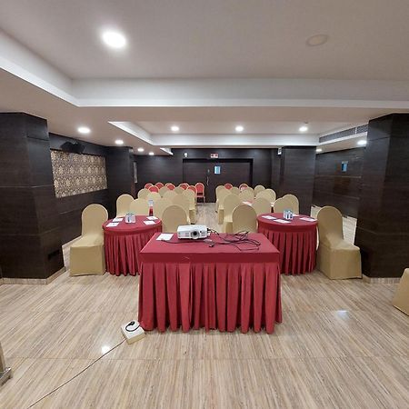 Central Beacon Hotel Σουράτ Εξωτερικό φωτογραφία