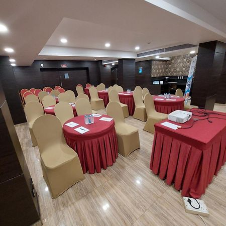 Central Beacon Hotel Σουράτ Εξωτερικό φωτογραφία