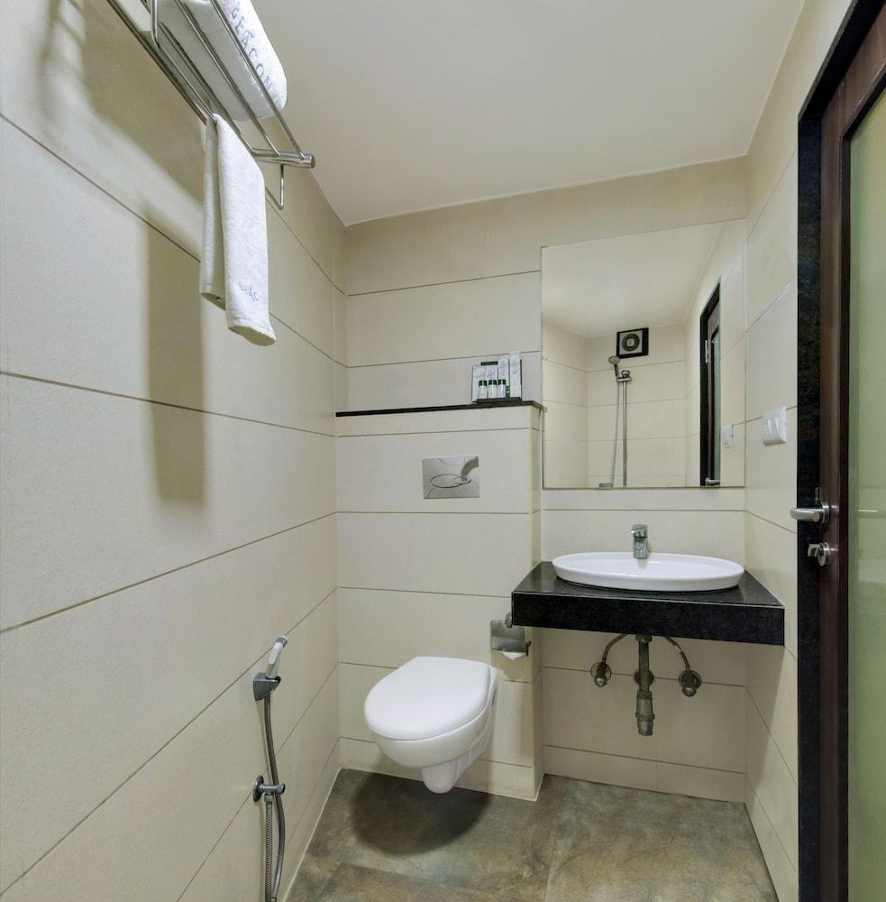 Central Beacon Hotel Σουράτ Εξωτερικό φωτογραφία