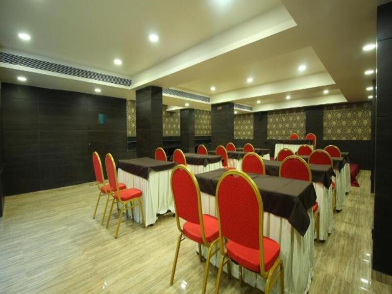 Central Beacon Hotel Σουράτ Εξωτερικό φωτογραφία