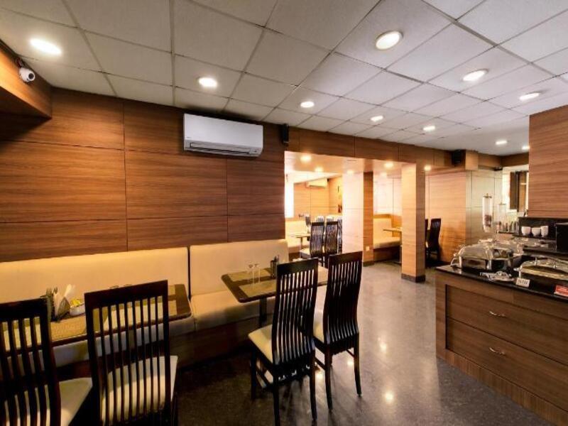 Central Beacon Hotel Σουράτ Εξωτερικό φωτογραφία