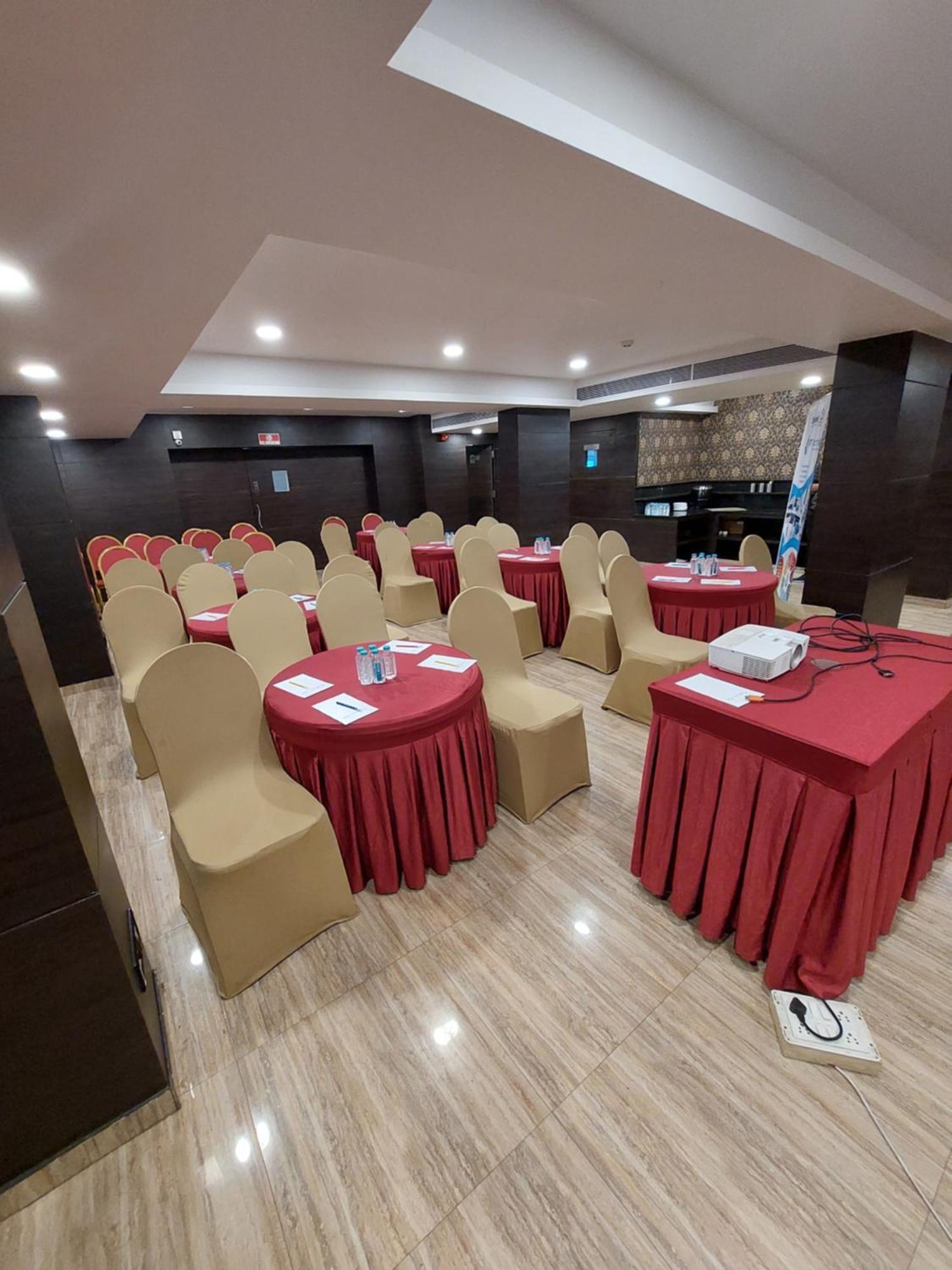 Central Beacon Hotel Σουράτ Εξωτερικό φωτογραφία
