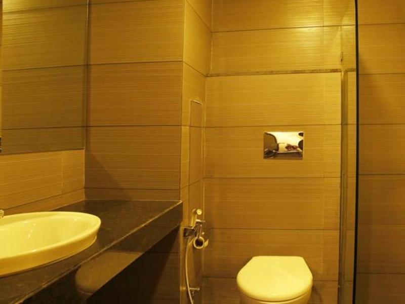 Central Beacon Hotel Σουράτ Εξωτερικό φωτογραφία