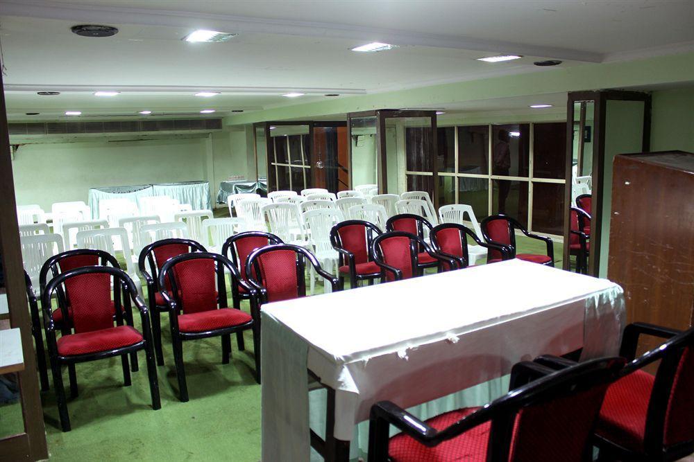 Central Beacon Hotel Σουράτ Εξωτερικό φωτογραφία