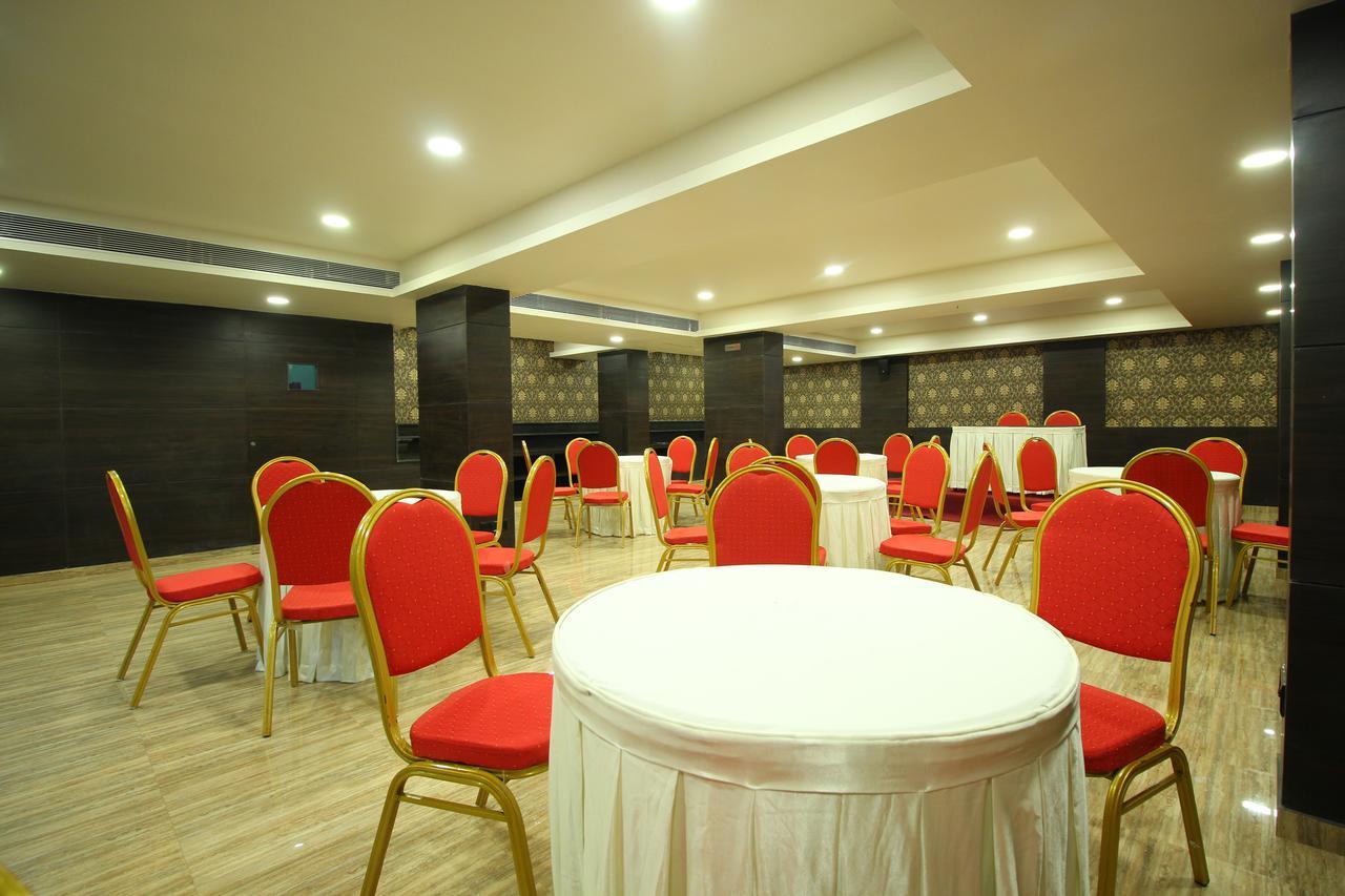 Central Beacon Hotel Σουράτ Εξωτερικό φωτογραφία