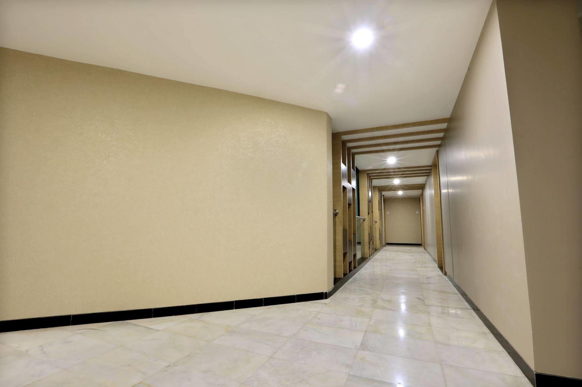 Central Beacon Hotel Σουράτ Εξωτερικό φωτογραφία