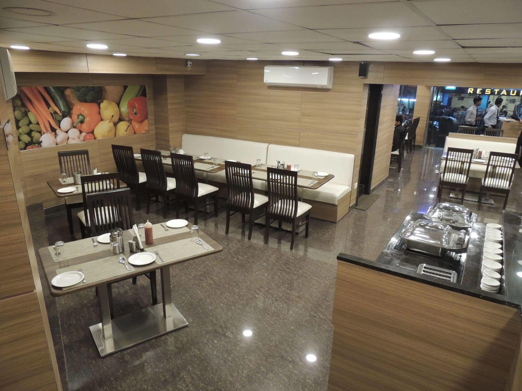 Central Beacon Hotel Σουράτ Εξωτερικό φωτογραφία