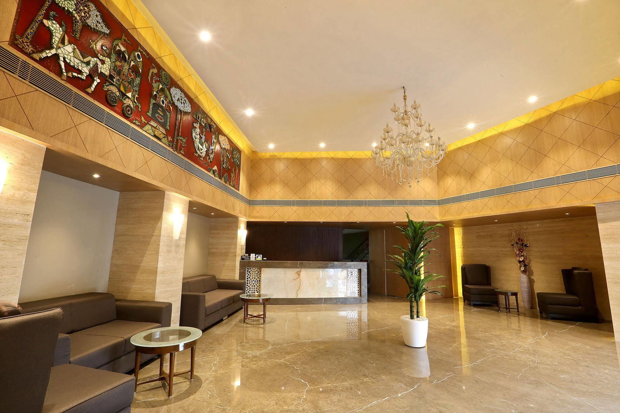 Central Beacon Hotel Σουράτ Εξωτερικό φωτογραφία