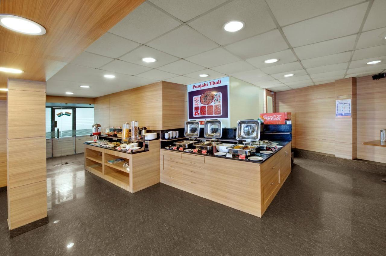 Central Beacon Hotel Σουράτ Εξωτερικό φωτογραφία