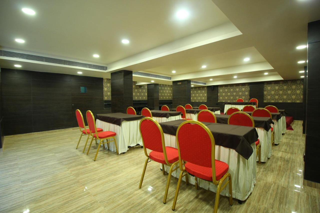 Central Beacon Hotel Σουράτ Εξωτερικό φωτογραφία