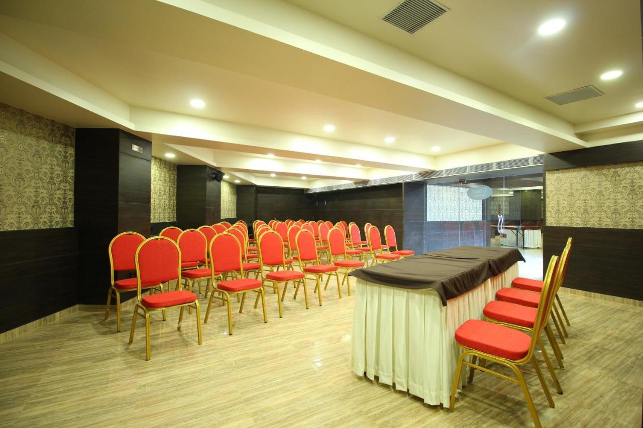 Central Beacon Hotel Σουράτ Εξωτερικό φωτογραφία